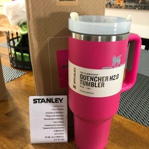 Stanley Quencher H2.0 Tumbler in Bold Pink